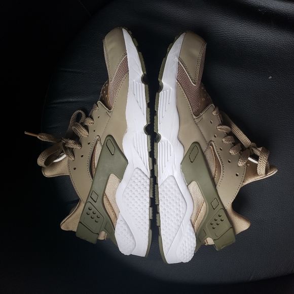 Nike Air Huarache ‘Khaki’. - Picture 5 of 16